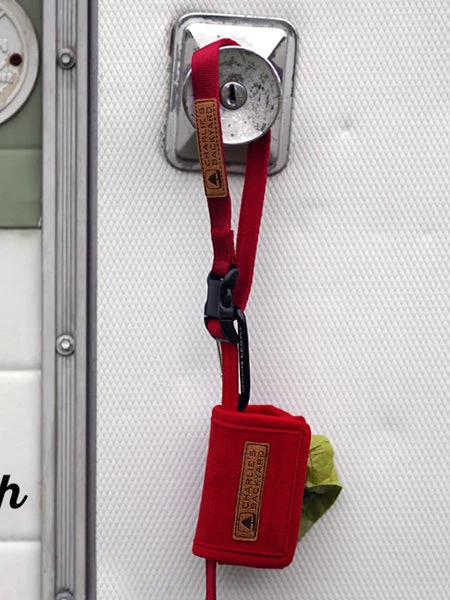 Distributeur De Sacs Ă Crottes Pour Chien - Rouge - Charlie's Backyard â Image 5