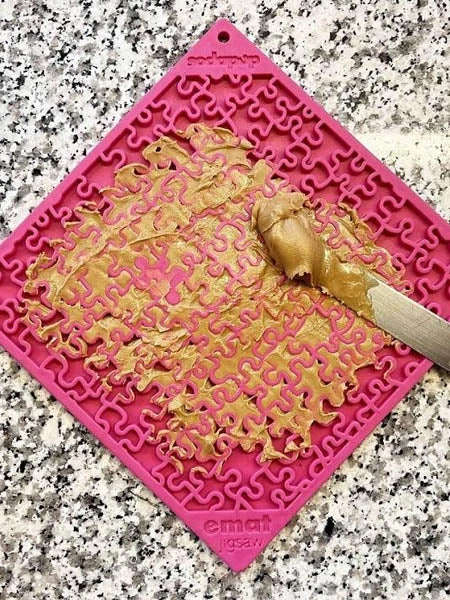 Tapis De LĂ©chage Pour Chien Et Chat - Puzzle Rose - SodaPup â Image 2