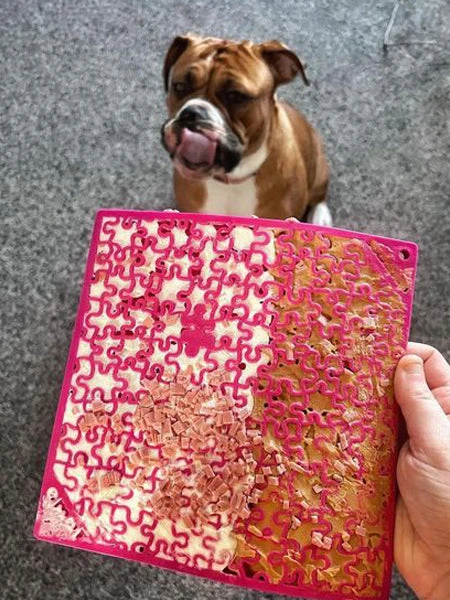 Tapis De LĂ©chage Pour Chien Et Chat - Puzzle Rose - SodaPup â Image 3